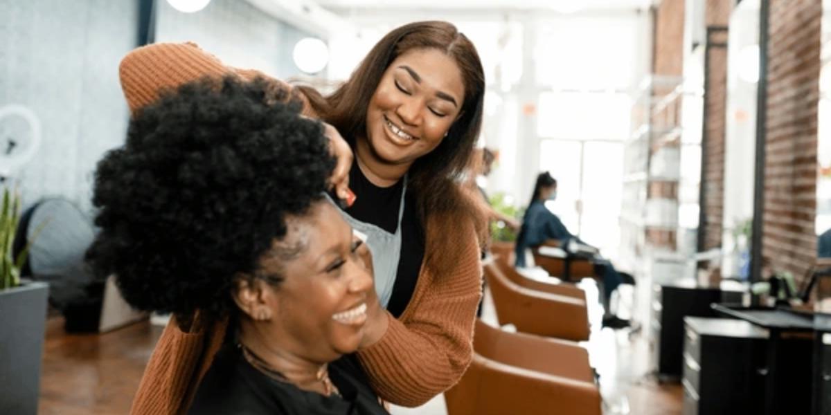 Signs Your Hair Needs a Professional Trim (Not a DIY Cut)